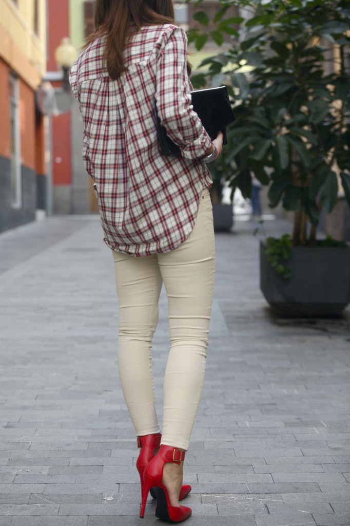 Marta Ibrahim - tartan en rojo